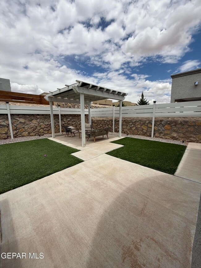 Building Photo - 12551 New Dawn Dr