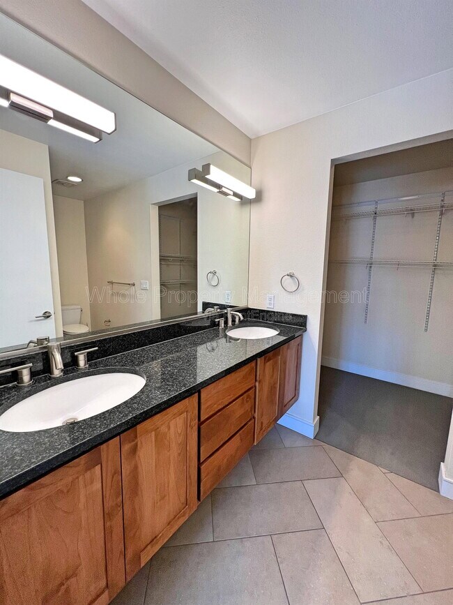 Building Photo - 2403 Bryant St