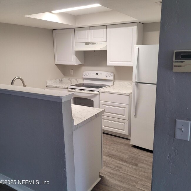 Building Photo - 2967 Bayshore Dr E