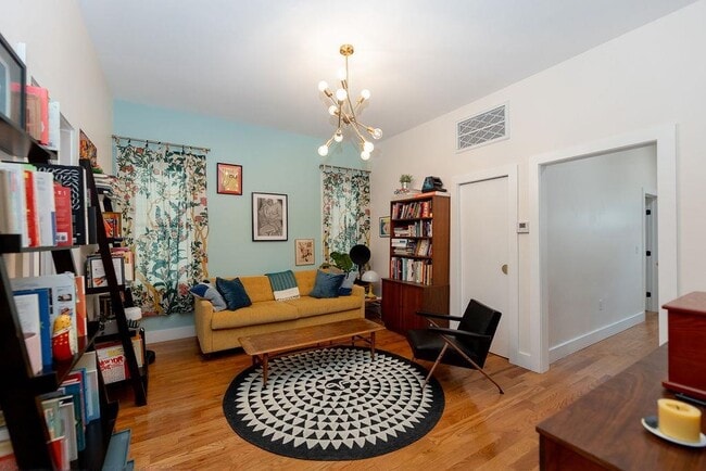 Building Photo - 717 24th St