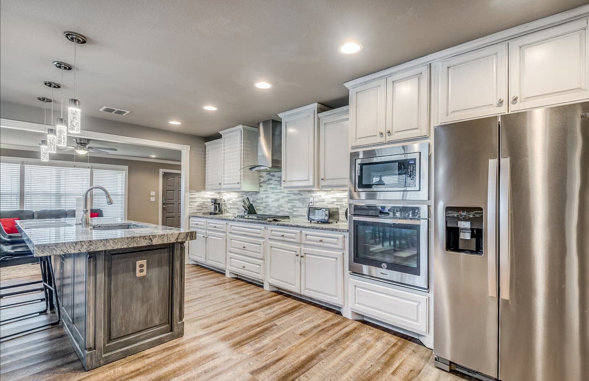 Building Photo - 730 S Mesquite Ave