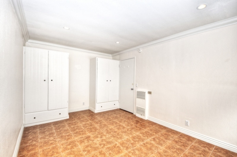 Building Photo - 250 Cliff Dr