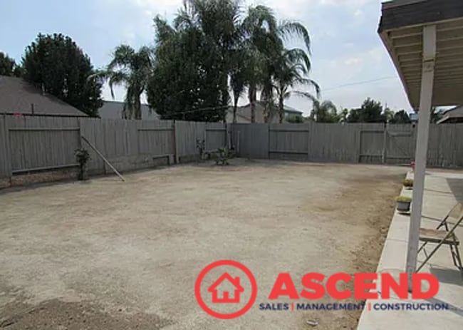 Building Photo - Large Two Story Home Near Golden Valley Hi...