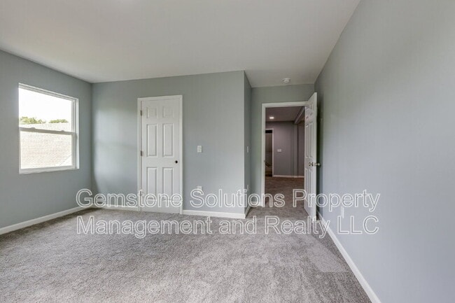 Building Photo - 2930 Primrose Cir