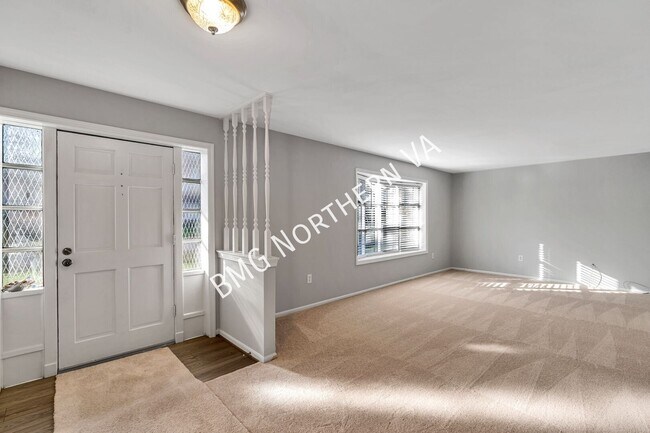 Building Photo - 5207 Gainsborough Dr