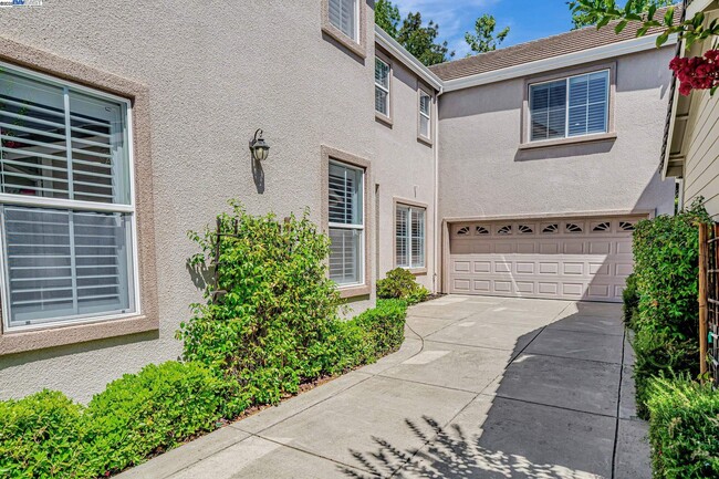 Building Photo - 260 Abigail Cir