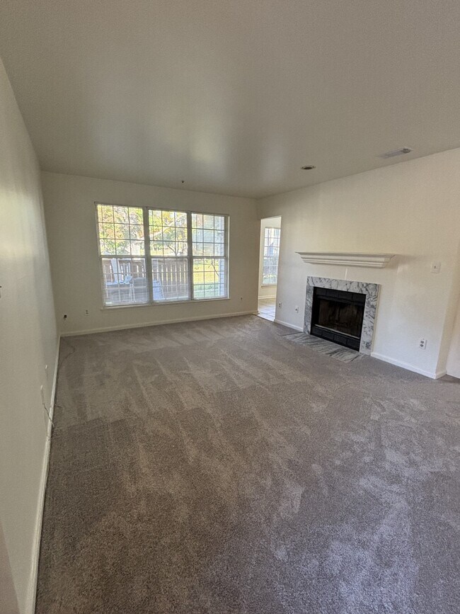 Building Photo - 4805 River Valley Way