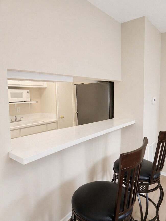 Building Photo - 6410 Del Monte Dr