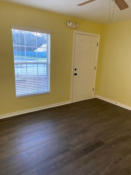 Master bedroom downstairs with private entrance - 121 Melissa Pl