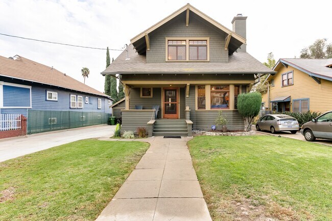 Building Photo - 4534 Melbourne Ave