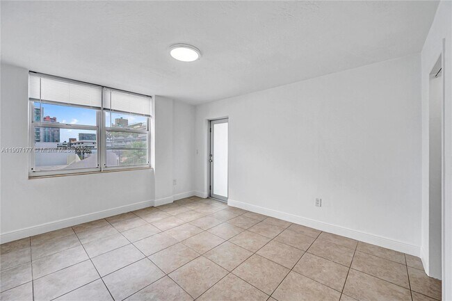 Building Photo - 701 Collins Ave