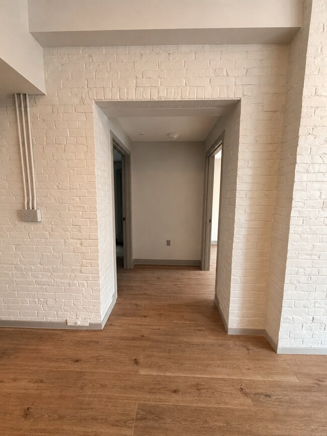 Building Photo - Dewitt Block, Rare 2 Bed/1 Bath Apartment Available Immediately - $1,866 - ALL UTILITIES INCLUDED