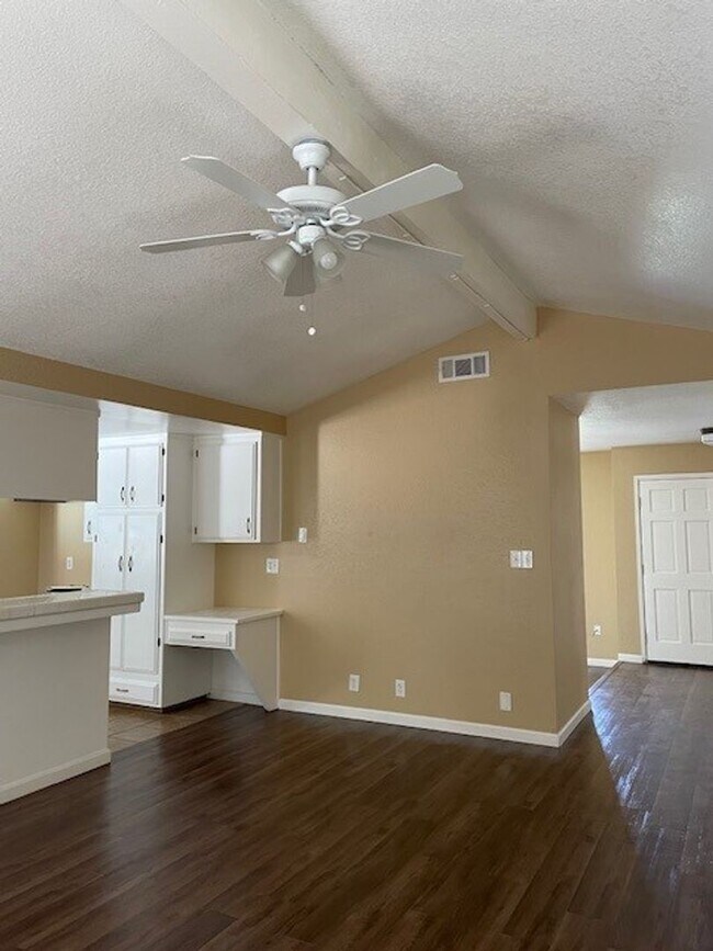 Building Photo - Lease Your Dream Home in the Country!