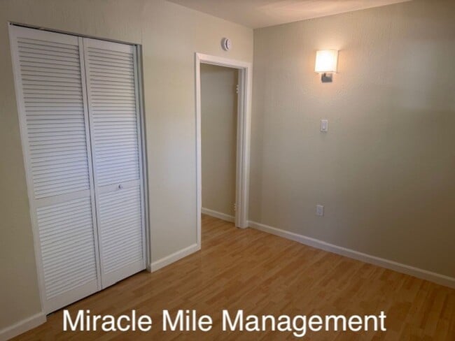 Building Photo - Modern Condo Beautifully Updated