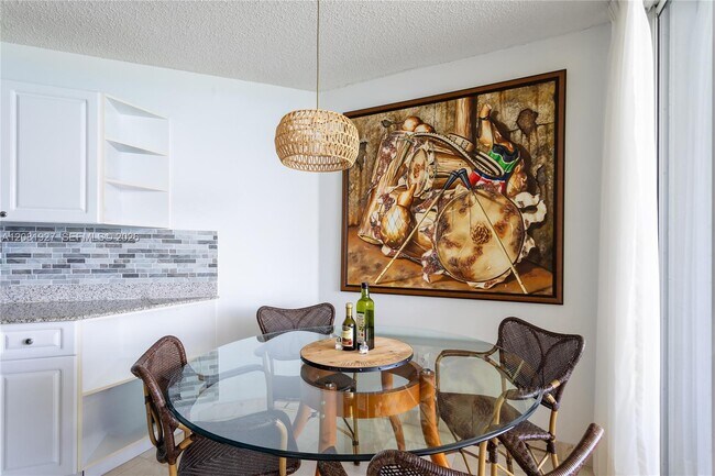 Building Photo - 16711 Collins Ave