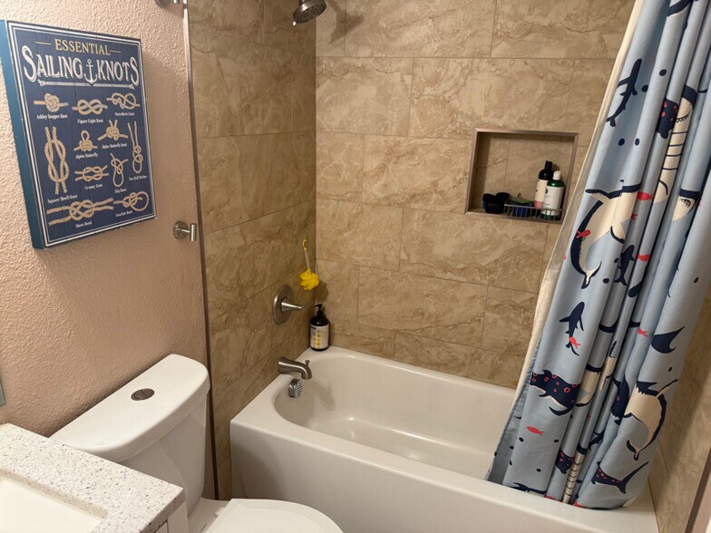 Building Photo - 4913 W Granada Rd