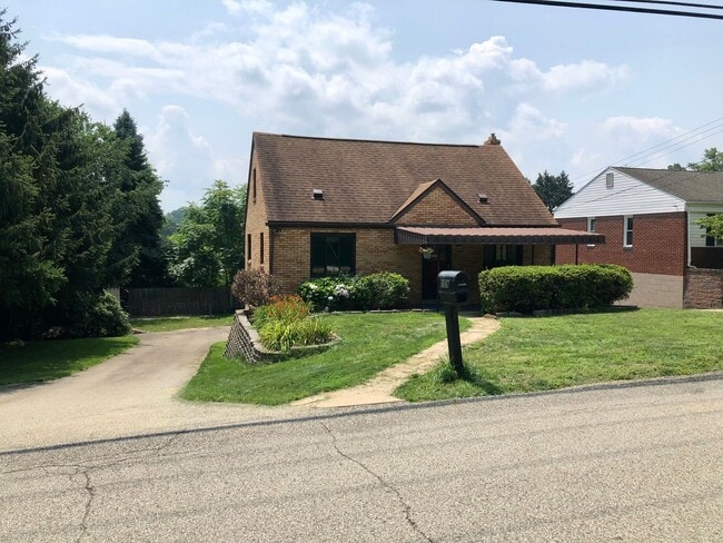 Building Photo - Perfectly Located 3 Bedroom W/ 2 Full Bathroom Home In Heart of North Allegheny School District