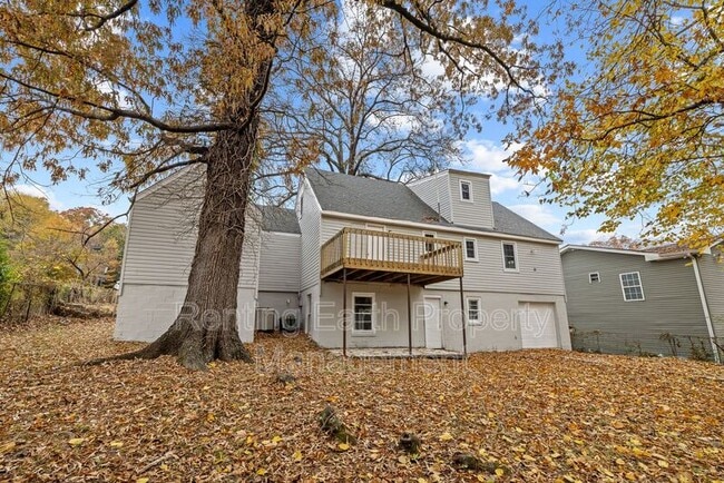 Building Photo - 741 9th Ave W