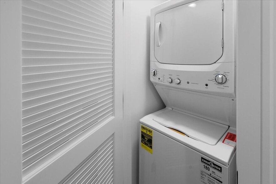 Building Photo - 1929 N Drake Ave