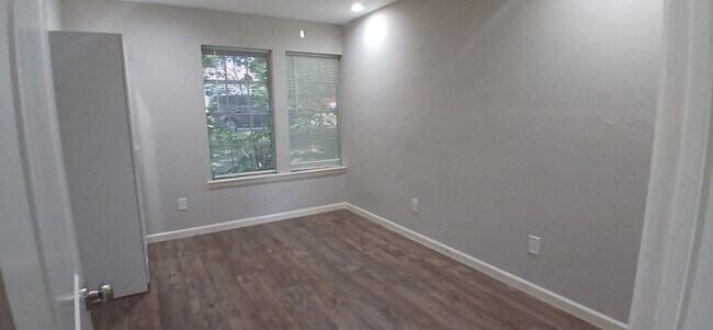 Building Photo - Beautiful 7 beds 3 baths in Ryanwood!