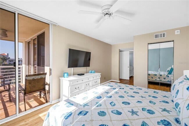 Building Photo - 6021 Bahia Del Mar Cir N