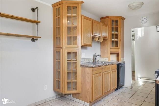 Building Photo - Charming 2BD/1BA Condo