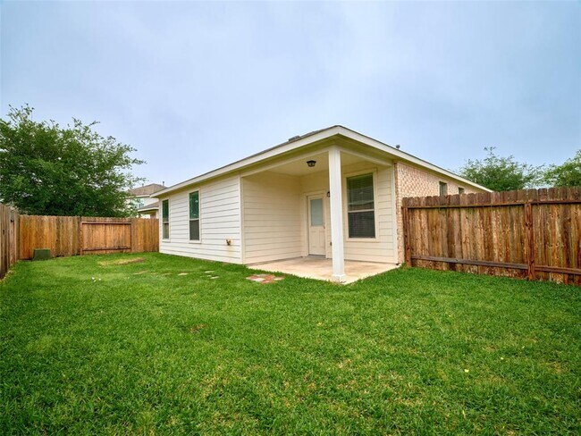 Building Photo - 1426 S Maple Dr