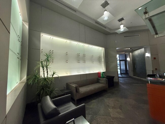 Building Photo - 105 Greene St