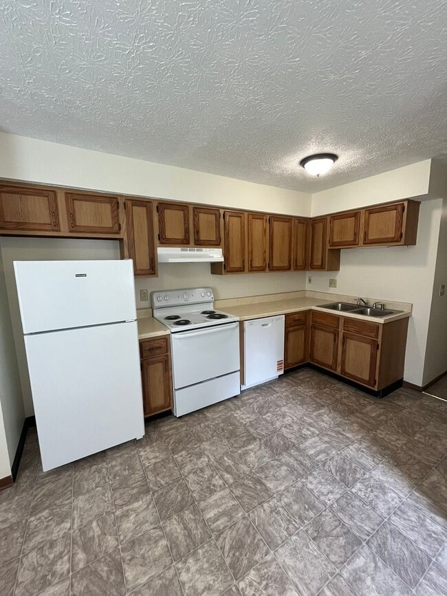 Building Photo - Creve Coeur Lane