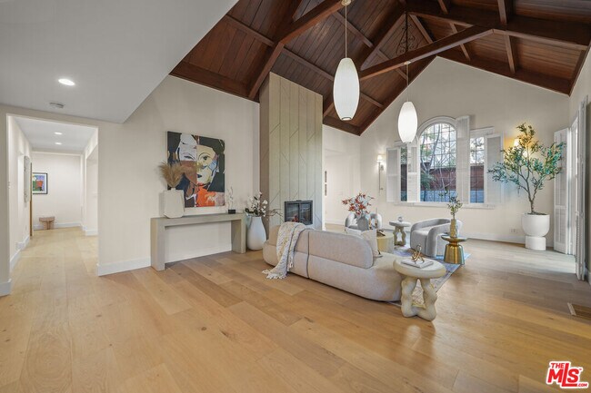 Building Photo - 665 McCadden Pl