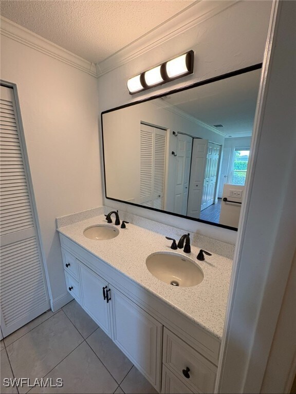 Building Photo - 3139 Boca Ciega Dr