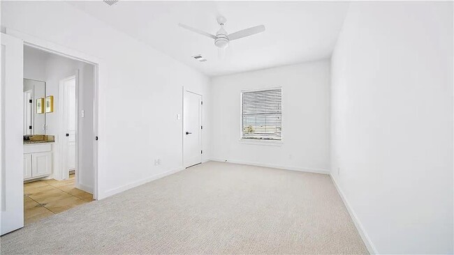 Building Photo - 15101 Barrie Dr