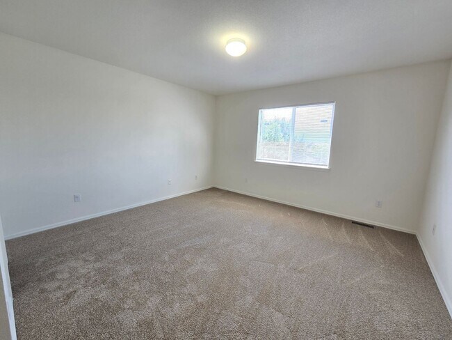 Building Photo - 3 Bedroom home