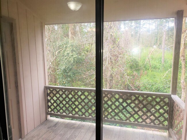 Building Photo - CANDLEWYCK