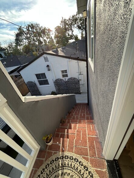 Building Photo - 10826 Wagner St