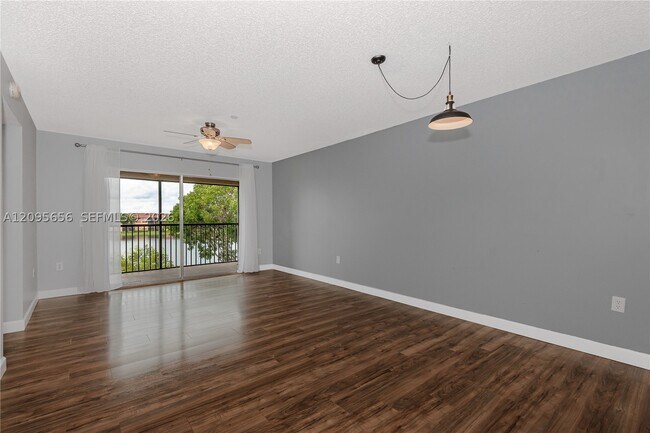 Building Photo - 550 SW 138th Ave