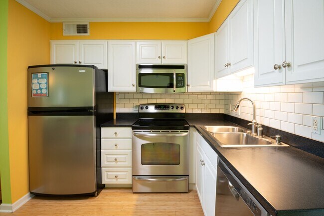 Building Photo - OFF-SEASON FURNISHED MONTHLY RENTAL AVAILABLE NOW