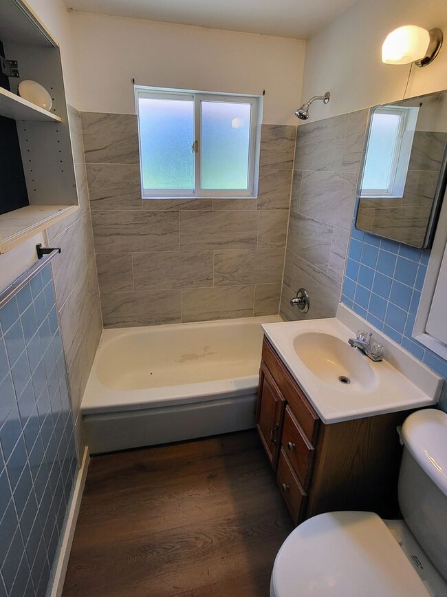 Building Photo - 2855 S Orcas St