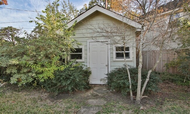 Building Photo - 4809 Saxon St