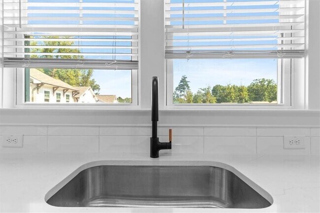 Building Photo - 3376 Macaiva Aly