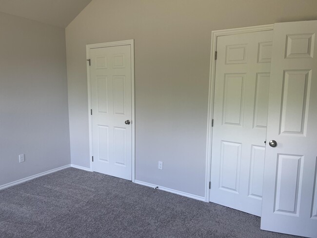 Building Photo - 1015 Ichabod Cir