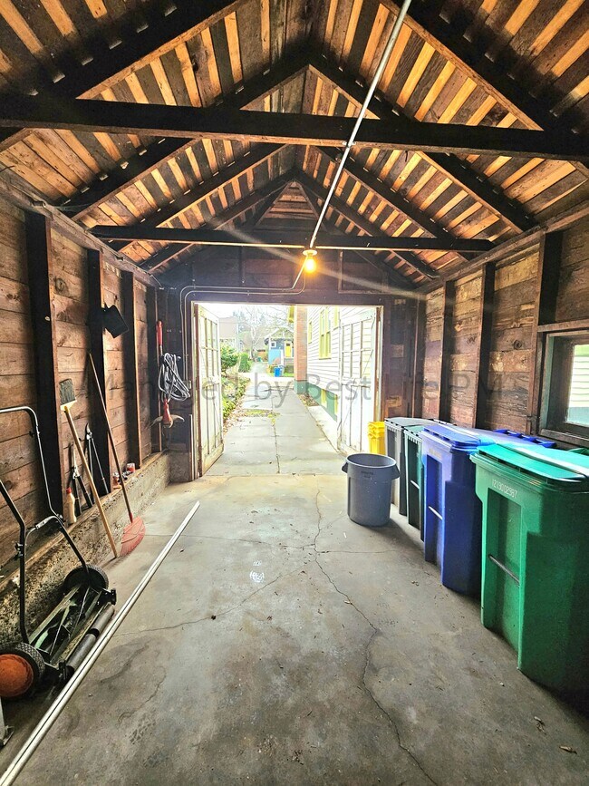 Building Photo - 223 NE 62nd Ave