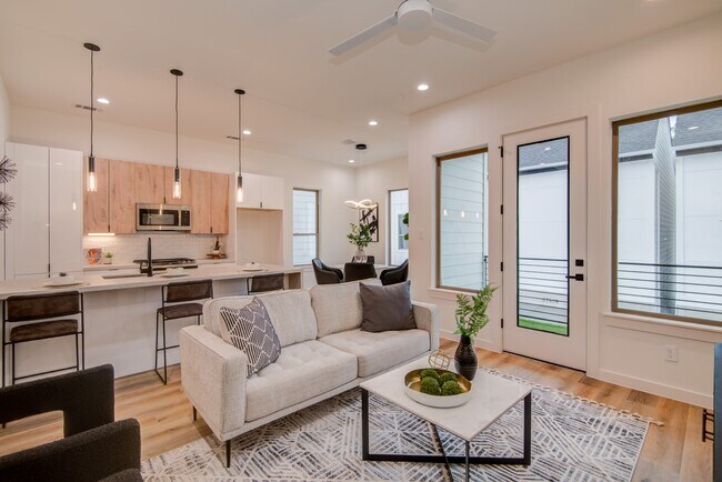 Building Photo - 6742 Peerless St