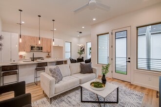 Building Photo - 6742 Peerless St