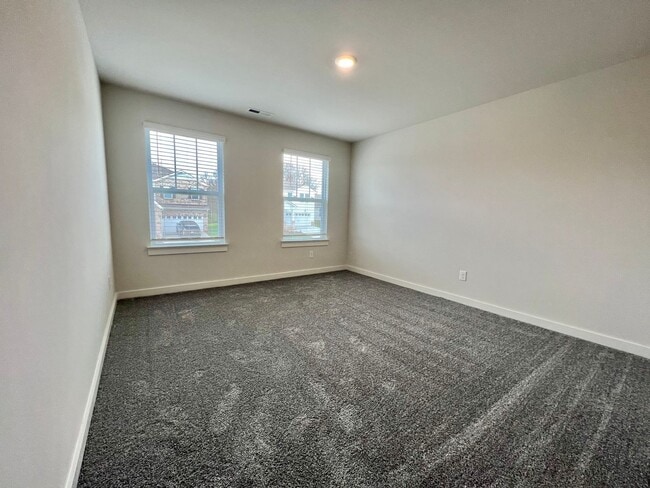 Building Photo - 5 Bed, 3.5 Bath Home w/ 2 Car Garage in Harvest Point