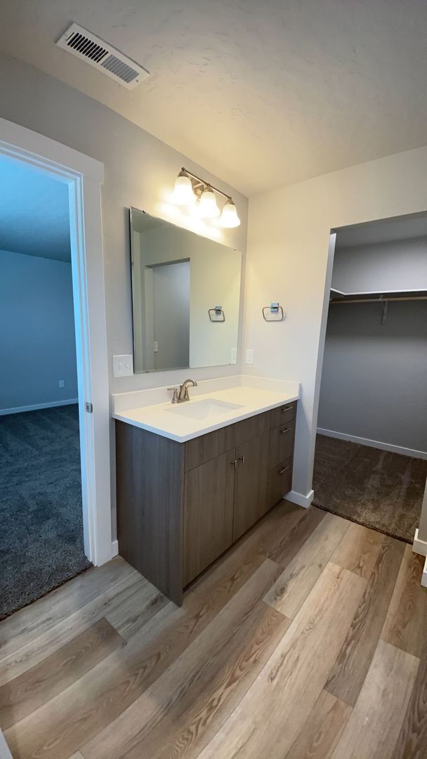 Building Photo - Roe Street Townhomes