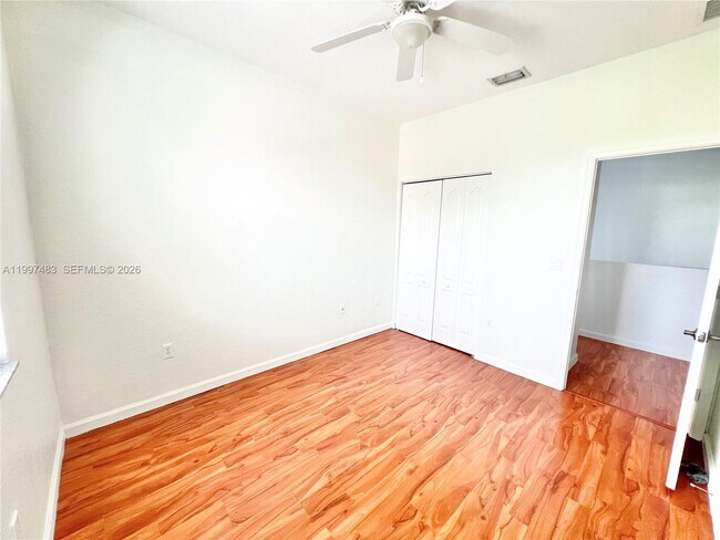 Building Photo - 3910 NE 13th Dr