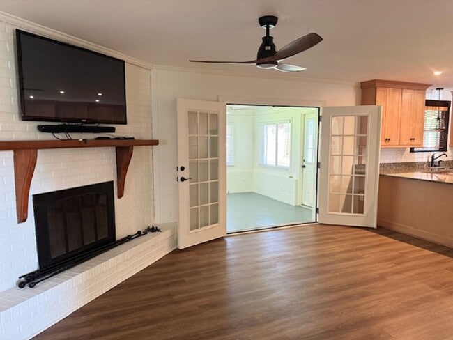 Building Photo - Thunderbolt Charm Meets Modern Comfort