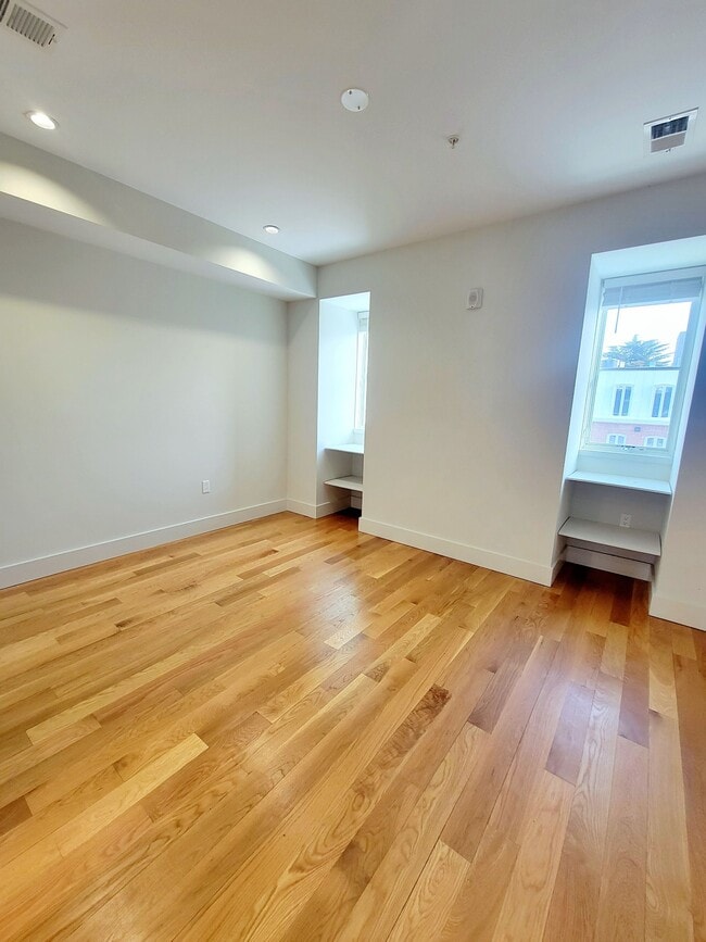 Building Photo - 1728 Wisconsin Ave NW