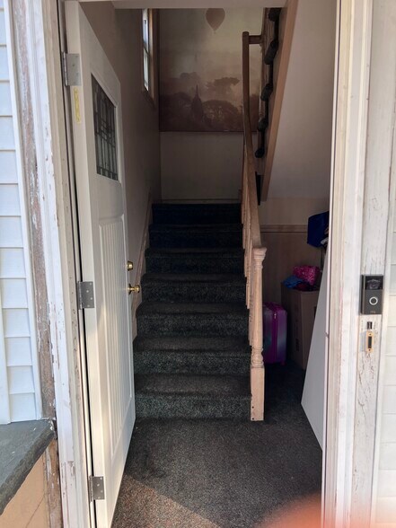 Primary Photo - 185 Hadley Ave